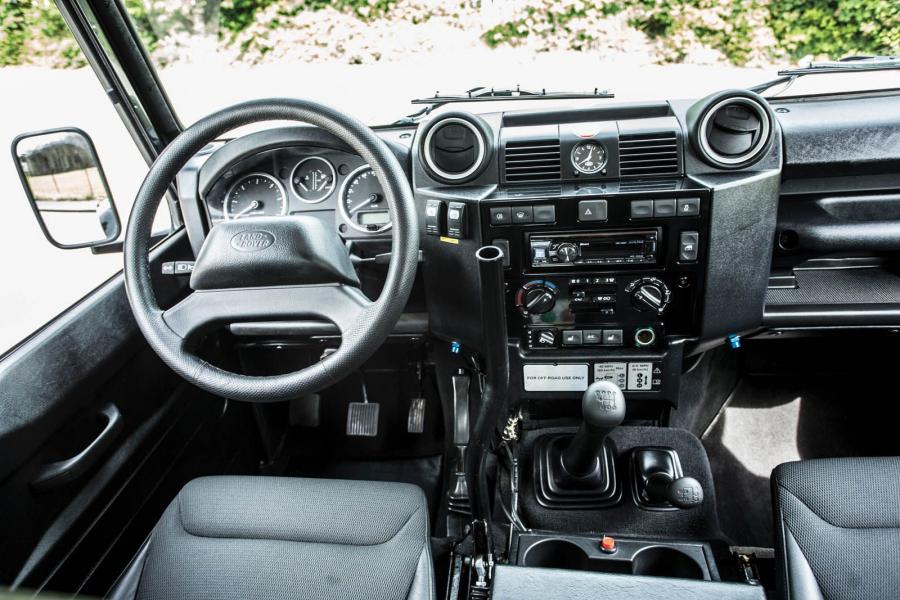 Торпедо Land Rover Defender 110 James Bond Villain 2017 года  (фото 14 из 21)